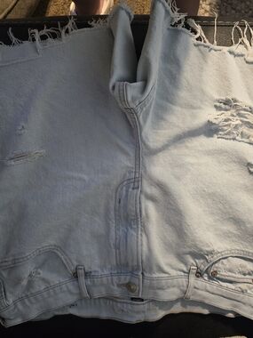 American Eagle Outfitters Light Blue Distressed Women's Jean Shorts